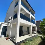 Novi