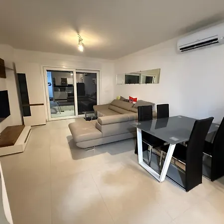 Novi Apartment