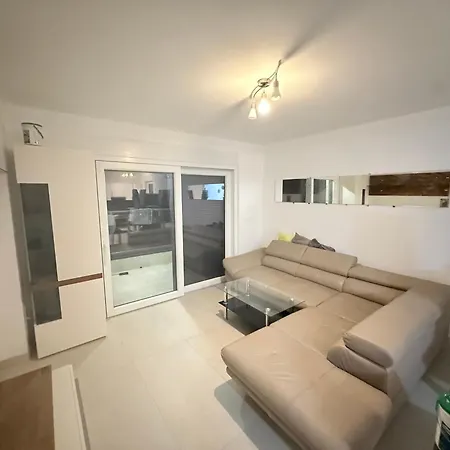 Novi Apartment *